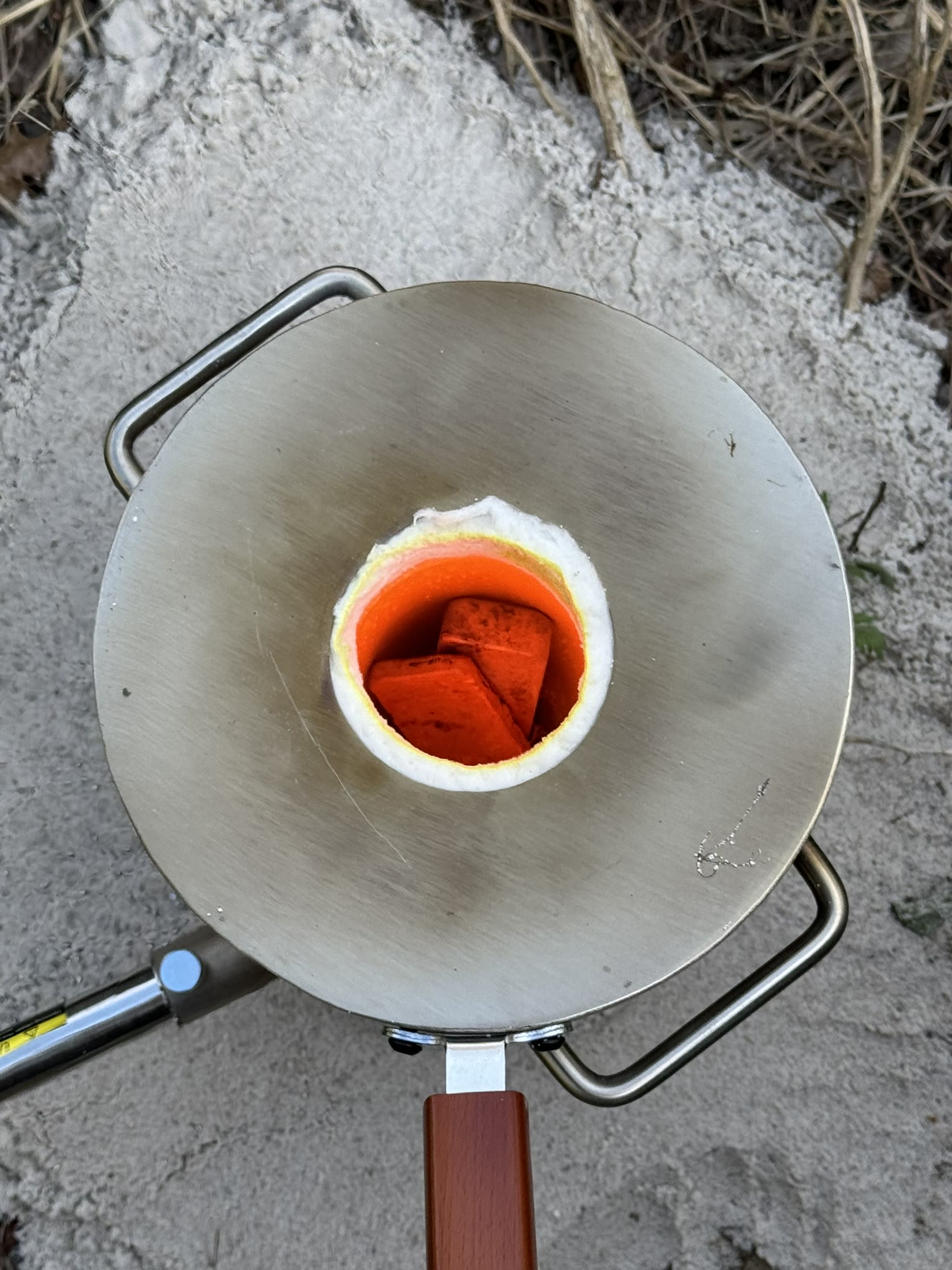 Molten ingots of metal